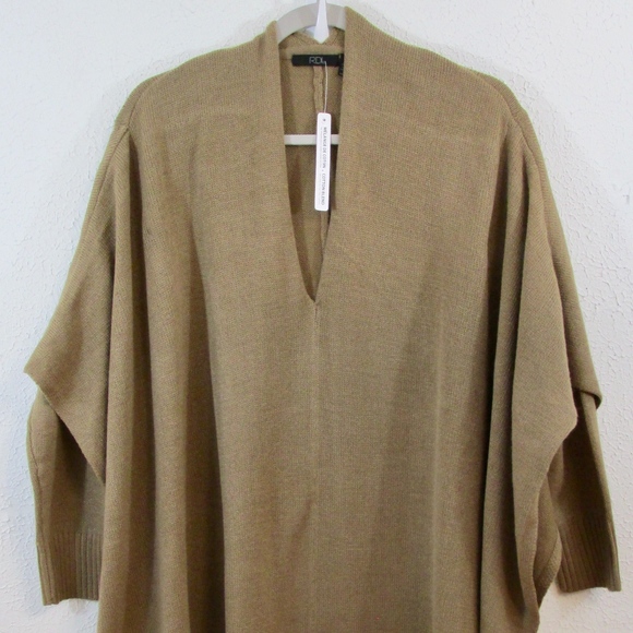 RDI Sweaters - NWOT RDI V-Neck Poncho Cape Shawl Sweater